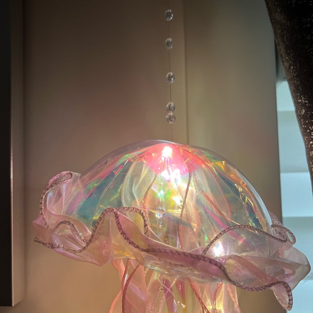 Jellyfish light ๐ชผ๐ PURPLE light up holographic 3 modes clear beads hanging - Picture 5 of 13
